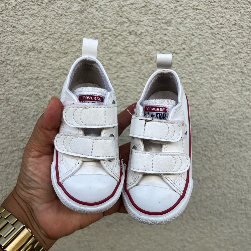 Converse Kids White Sneakers
Size 5